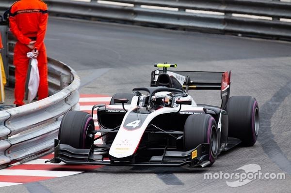 Де Врис выиграл гонку Ф2 в Монако, прерванную на полчаса из-за аварии Шумахера