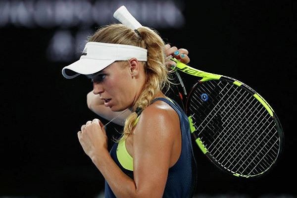<br />
Каролина Возняцки играет в теннис через боль в суставах<br />
