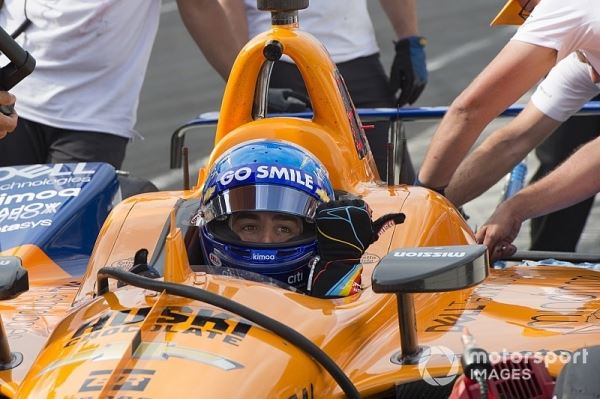 Алонсо провалил первую квалификацию Indy 500. Ему придется бороться за выход на старт